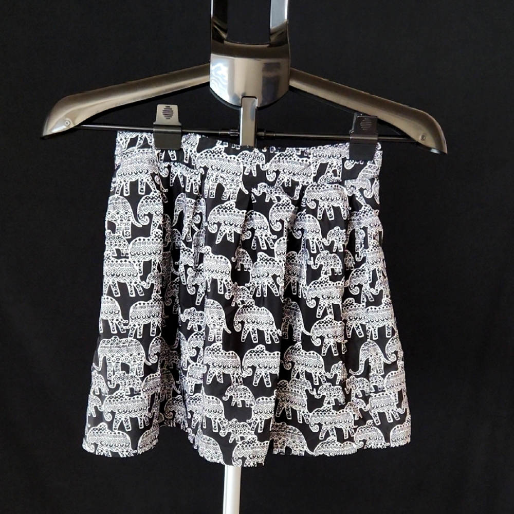 Aeropostale- Black and White Elephant Print Skirt - Size XS